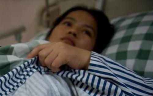 少女腹部检查视频